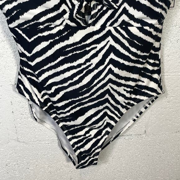 California Waves Juniors' Plus Size Printed Knot-Front 1 Piece Swimsuit, 2X - Picture 12 of 12